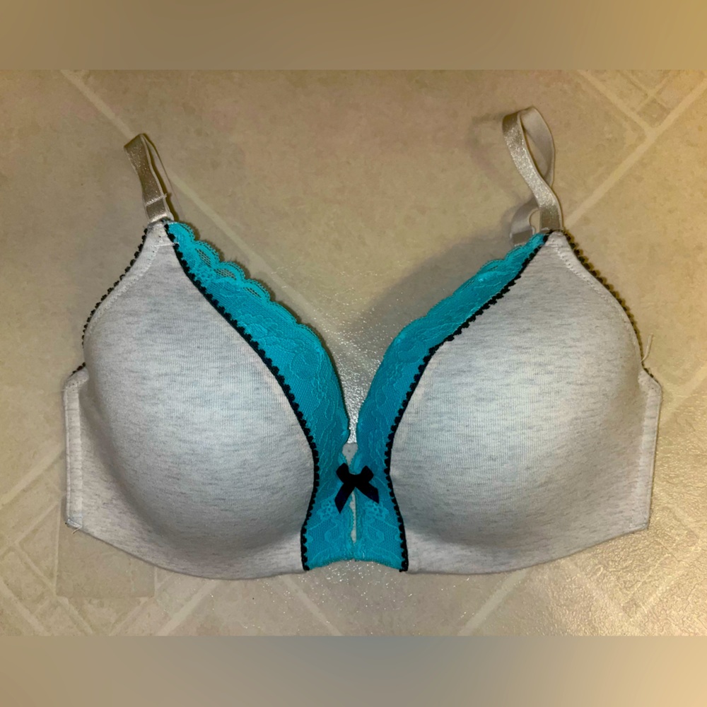 Victorias Secret wireless 34D bra